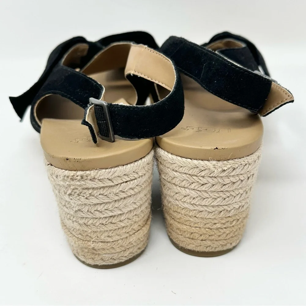 UGG camilla black